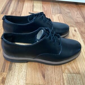 Clark’s Raisie Bloom black Oxford shoes, brand new in box.